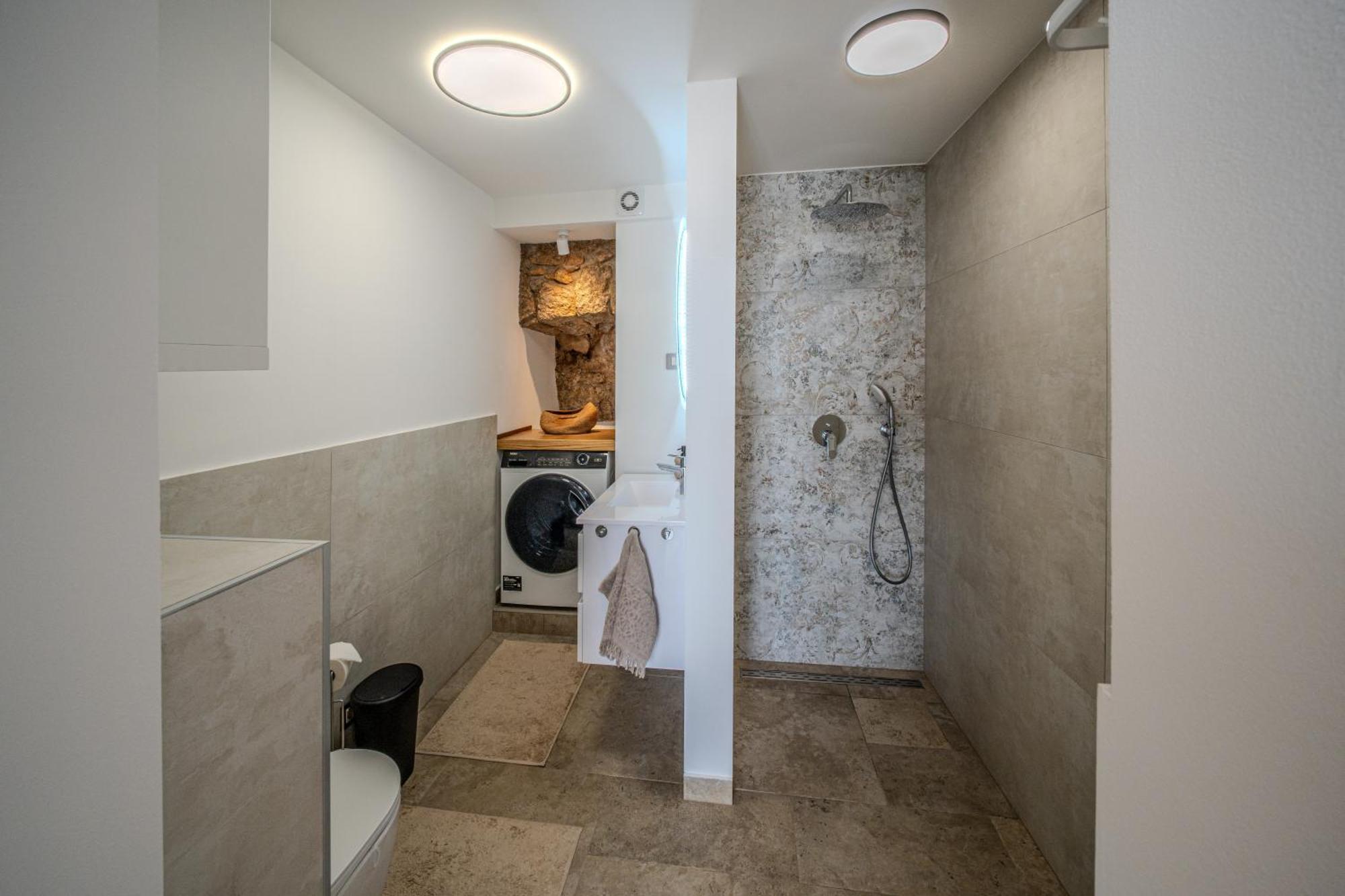 Nachhaltige Wellnessauszeit Mit Traumblick, Pool, Sauna, Whirl-wanne Apartment